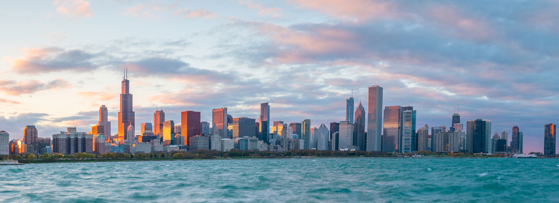 downtown chicago skyline at dusk