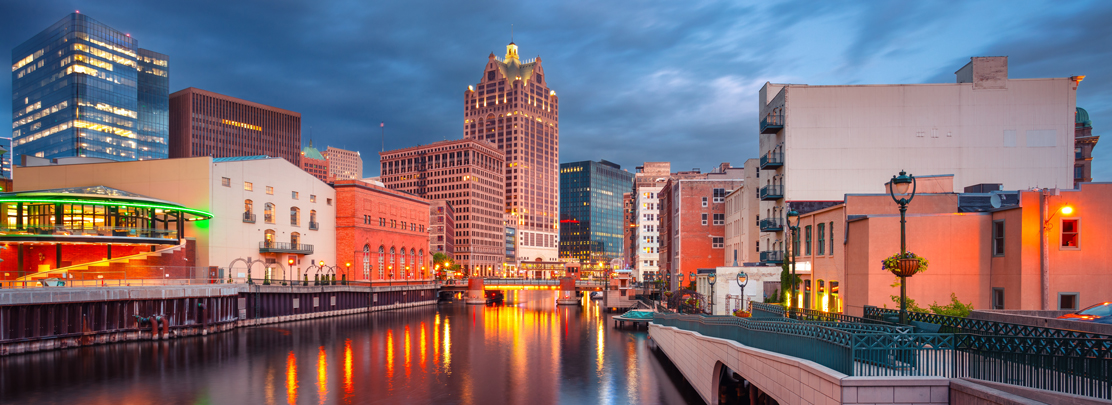 downtown milwaukee skyline at dusk